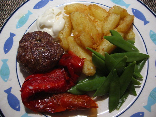 Lamb-burger, fried potatoes, sugar snaps and grilled red pepper