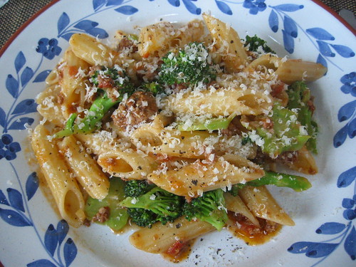 Penne with bolognese & broccoli